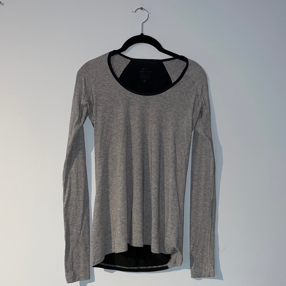 NIKE Gray & Black Mesh Back DriFit Long Sleeve Top Size: M